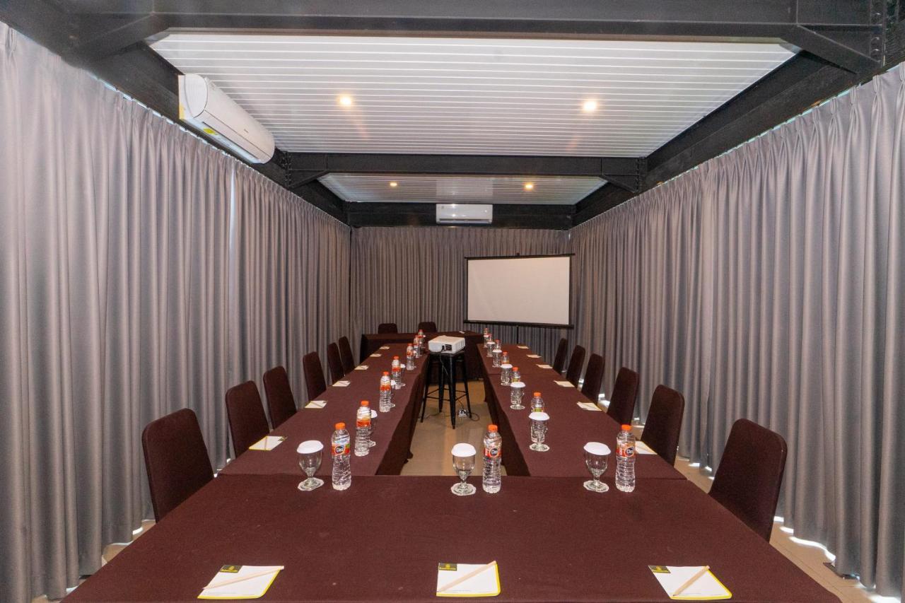 Hotel Summerville Маяленгка Экстерьер фото